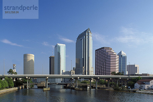 Hillborough River mit Skyline  Tampa  Florida  USA  Nordamerika