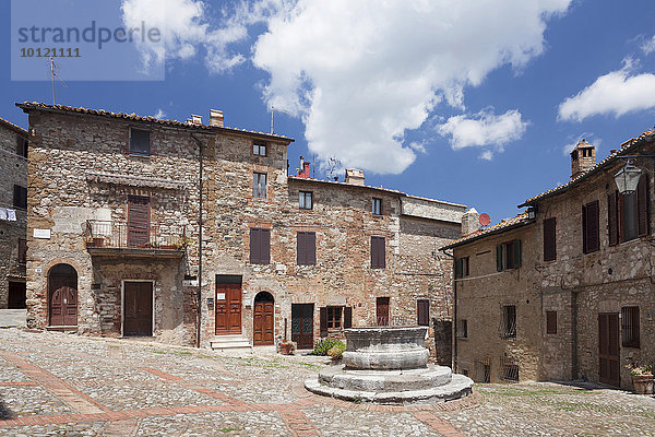 Dorfplatz  Castiglione d'Orcia  Toskana  Provinz Siena  Italien  Europa