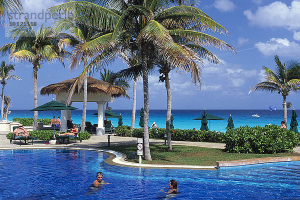 Hotelpool  Strand  Cancun  Riviera Maya  Yucatan  Mexiko  Nordamerika