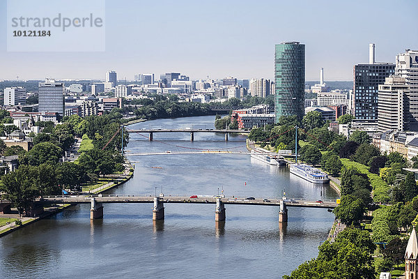 Main mit Untermainbrücke und Holbeinsteg und Westhafen Tower  Aussicht vom Domturm  Frankfurt am Main  Hessen  Deutschland  Europa