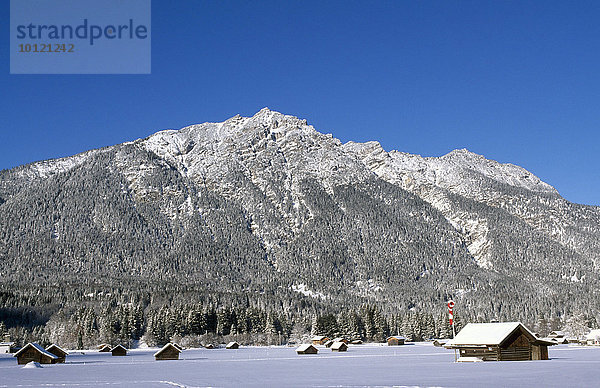 Garmisch-Partenkirchen im Winter  Werdenfelser Land  Bayern  Deutschland  Europa