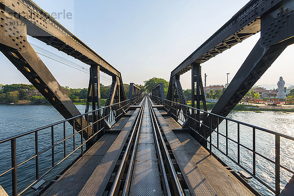 Historische River Kwai Brücke  Strecke der Thailand-Burma-Eisenbahn  Todeseisenbahn  Death Railway  Provinz Kanchanaburi  Zentralthailand  Thailand  Asien