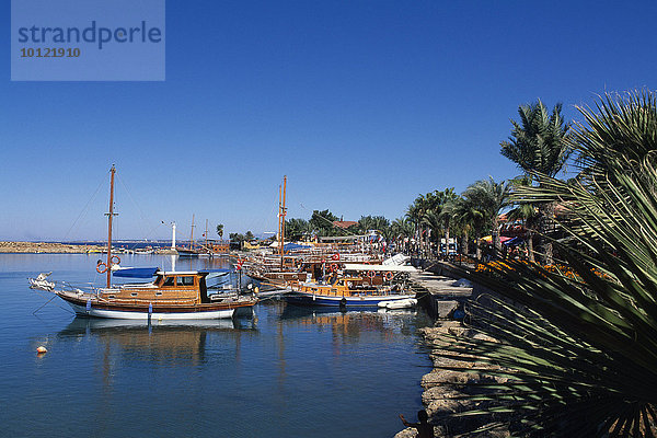 Boote im Hafen von Side  Türkische Riviera  Türkei  Asien
