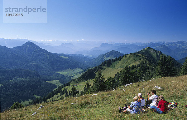 Wanderpause  Hochries  Chiemgau  Bayern  Deutschland  Europa