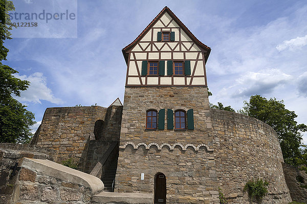 Ehemaliger Wohnturm einer hochmittelalterlichen Reichsburg  wiedererrichtet  Burg Königsberg  Königsberg in Bayern  Unterfranken  Bayern  Deutschland  Europa