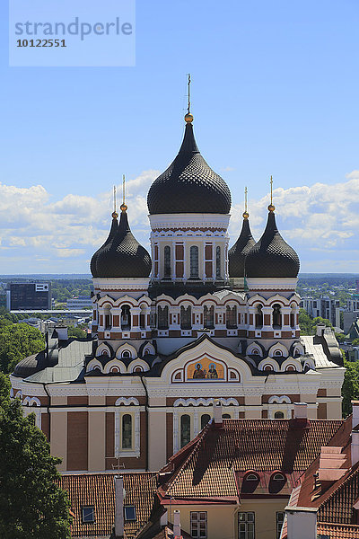 Alexander-Newski-Kathedrale Aleksander Nevski Katedraal  gesehen vom Turm des Doms Toomkirik  Tallinn  Estland  Europa