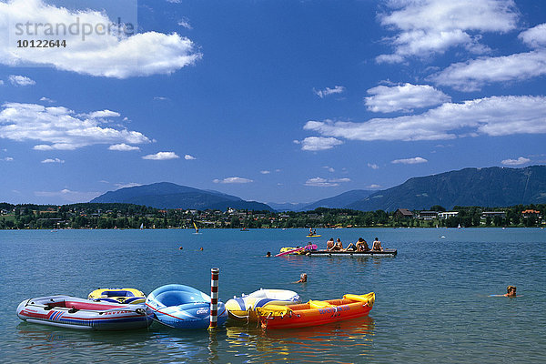 Schlauchboote am Faaker See  Kärnten  Österreich  Europa