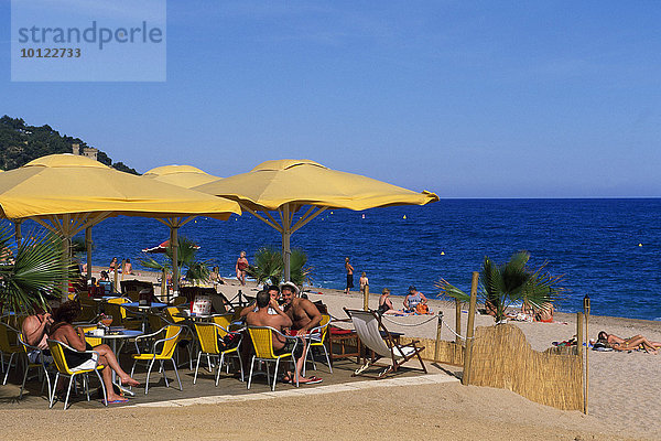 Strandbar am Strand von Lloret de Mar  Costa Brava  Katalonien  Spanien  Europa