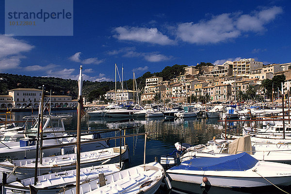 Boote im Hafen von Port de Soller  Mallorca  Balearen  Spanien  Europa