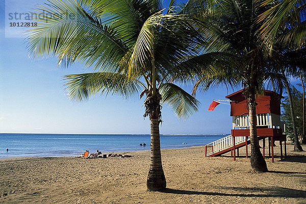 Strandwächterhütte  Lifeguard Haus am Luquillo Beach  Puerto Rico  Karibik  Nordamerika