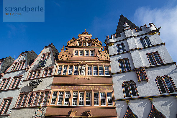 Alte Häuser am Hauptmarkt  mittelalterliche Altstadt  UNESCO-Weltkulturerbes  Trier  Rheinland-Pfalz  Deutschland  Europa