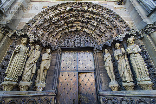 Eingang zur Kathedrale von Trier  Unesco-Weltkulturerbe  Trier  Rheinland-Pfalz  Deutschland  Europa
