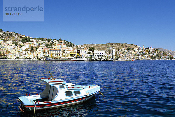Fischerboot auf der Insel Symi bei Rhodos  Dodekanes  Griechenland  Europa