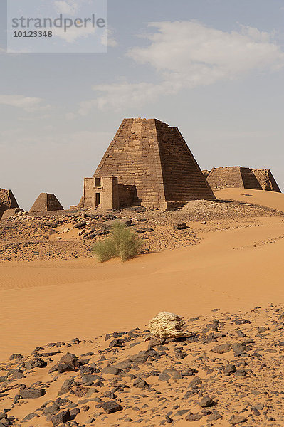 Pyramiden des Nordfriedhofs von Meroë  nubische Wüste  Nubien  Nahr an-Nil  Sudan  Afrika