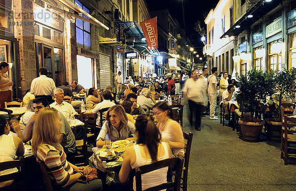 Restaurant in der Plaka  Athen  Griechenland  Europa