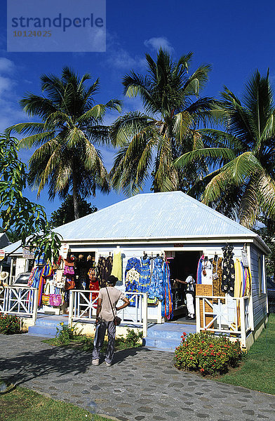 Buntes Geschäft in Roadtown auf der Insel Tortola  Britische Jungferninseln  Karibik  Nordamerika