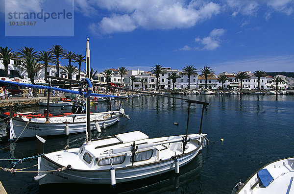 Fischerboote in Fornells  Menorca  Balearen  Spanien  Europa