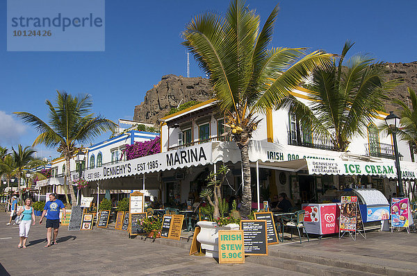 Straßencafe in Las Palmas  Gran Canaria  Kanaren  Spanien  Europa