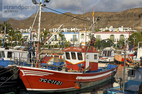 Fischerboote in Puerto Mogan  Gran Canaria  Kanarische Inseln  Spanien  Europa