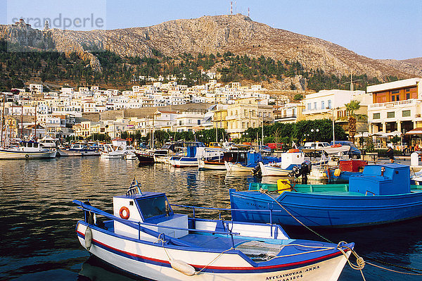 Fischerboote im Hafen von Pothia  Insel Kalymnos  Dodekanes  Griechenland  Europa
