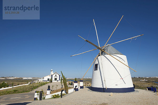 Windmühle in Castro Marim  Algarve  Portugal  Europa