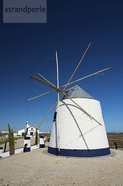 Windmühle in Castro Marim  Algarve  Portugal  Europa