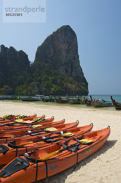 Kajaks am Ray Leh West Beach  Krabi  Thailand  Asien