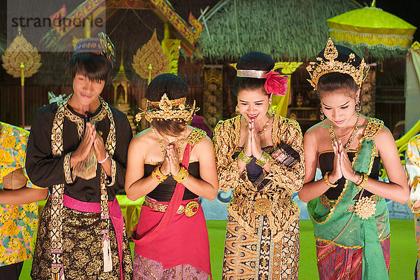 Tanz-Show in Phuket-Town  Insel Phuket  Thailand  Asien