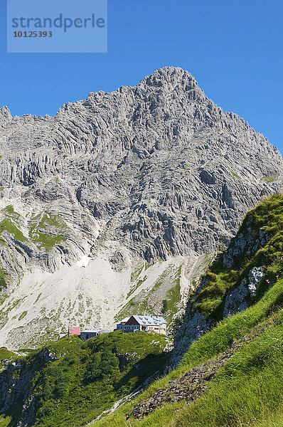 Prinz-Luitpold-Haus unterhalb des Hochvogelmassivs  Hintersteiner Tal  Bad Hindelang  Allgäu  Bayern  Deutschland  Europa