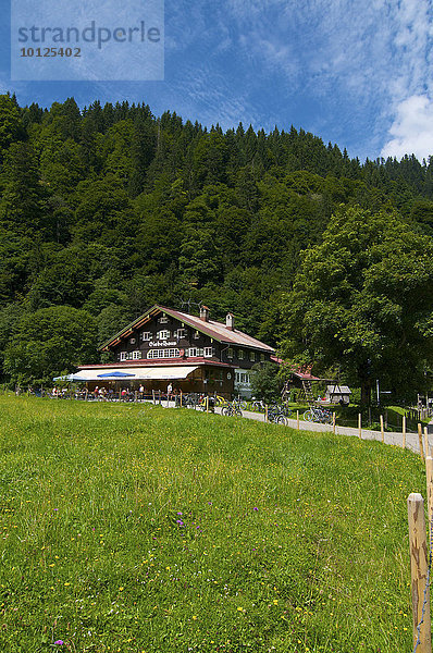 Giebelhaus im Hintersteiner Tal  Bad Hindelang  Allgäu  Bayern  Deutschland  Europa