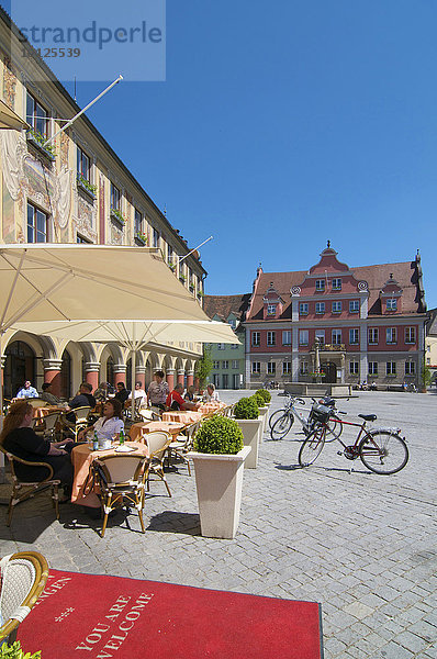 Marktplatz mit Steuerhaus und Großzunft in Memmingen  Allgäu  Bayern  Deutschland  Europa