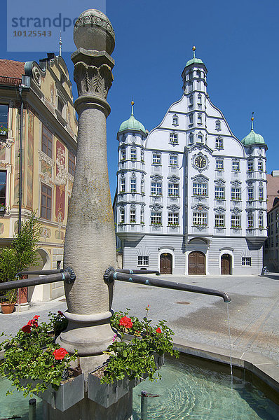 Marktplatz mit Rathaus  Memmingen  Allgäu  Bayern  Deutschland  Europa