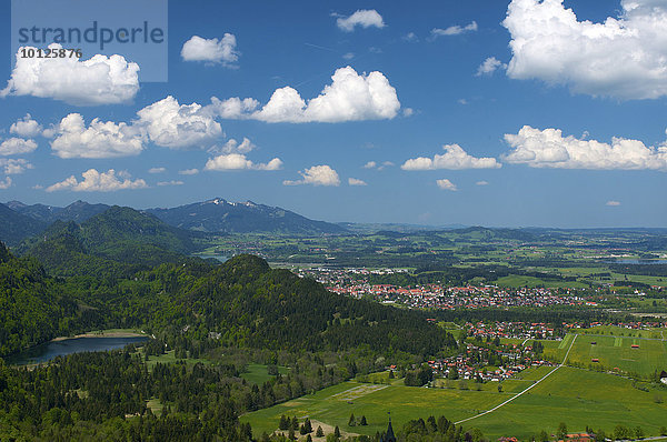 Blick vom Tegelberg auf Füssen und Schwansee  Allgäu  Bayern  Deutschland  Europa