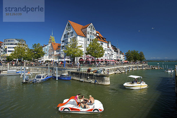 Tretboote im Hafen in Friedrichshafen  Bodensee  Baden-Württemberg  Deutschland  Europa