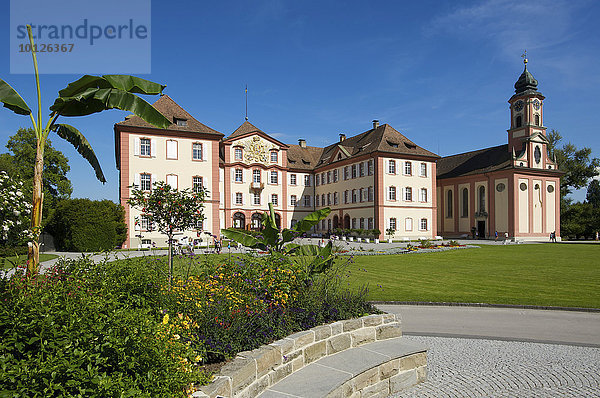 Schloss und Schlosskirche auf der Blumeninsel Mainau  Bodensee  Baden-Württemberg  Deutschland  Europa