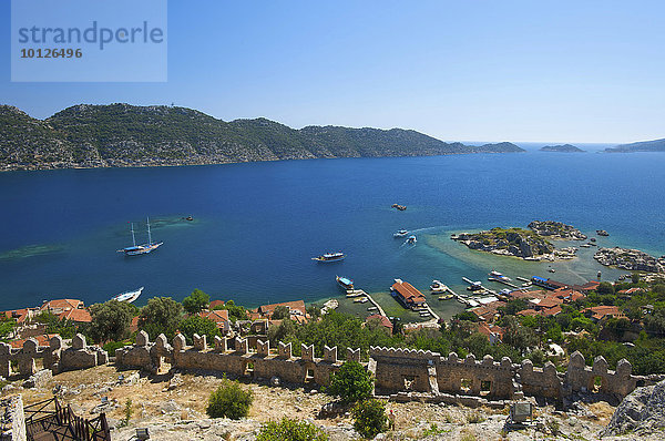 Blick von der Burg Kale  Simena auf die Insel Kekova  Lykien  türkische Südküste  Türkei  Vorderasien  Asien