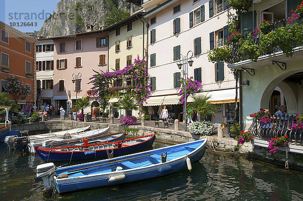 Hafen von Limone am Gardasee  Lombardei  Italien  Europa