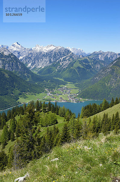 Blick auf den Achensee  Tirol  Österreich  Europa