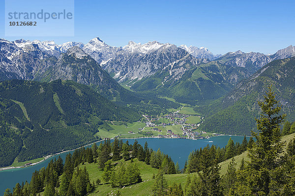 Blick auf den Achensee  Tirol  Österreich  Europa