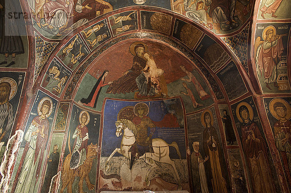 900 Jahre alte Wandmalereien in der Scheunendachkirche Panagia Forviotissa in Asinou  Troodos-Gebirge  Südzypern  Zypern  Europa