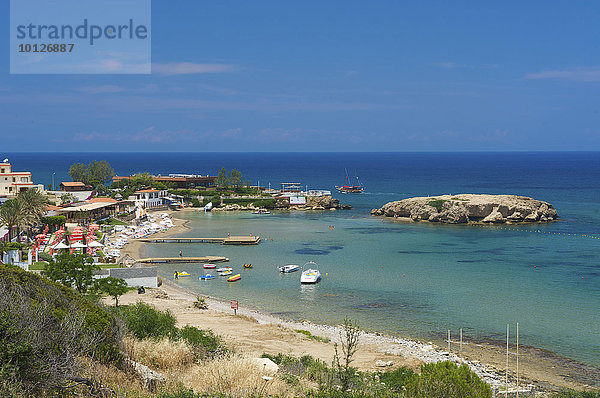 Strand westlich von Girne  Keryneia  Nordzypern  Zypern  Europa