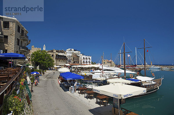 Hafen von Girne  Keryneia  in Nordzypern  Zypern  Europa