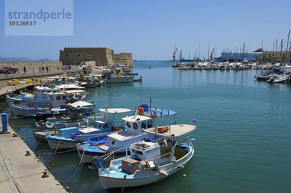 Boote im Hafen von Heraklion  Kreta  Griechenland  Europa