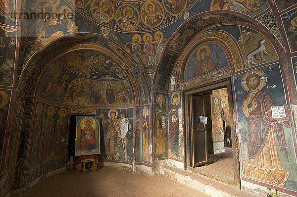 900 Jahre alte Wandmalereien in der griechisch-orthodoxen Scheunendachkirche Panagia Phorviotissa  UNESCO Weltkulturerbe  Asinou  Troodos-Gebirge  Südzypern  Zypern  Europa
