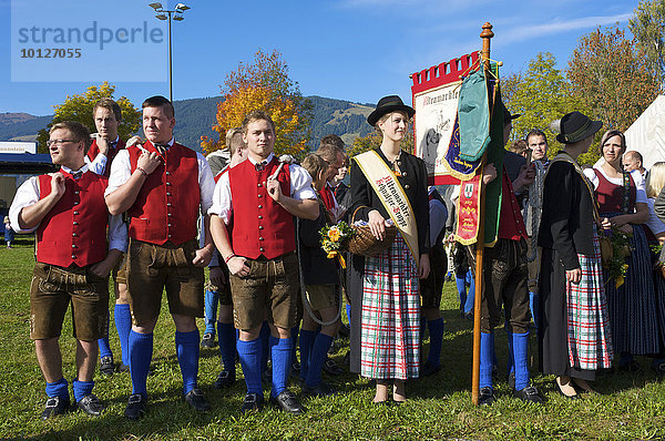 Traditioneller Schnalzer Wettbewerb in Saalfelden im Pinzgau  Salzburger Land  Österreich  Europa