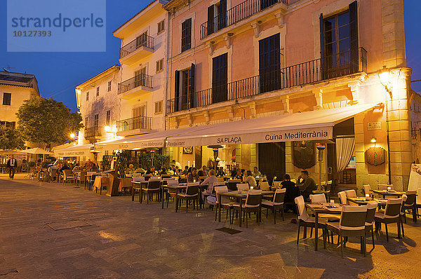 Café  Restaurant in der Altstadt von Alcudia  Mallorca  Balearen  Spanien  Europa