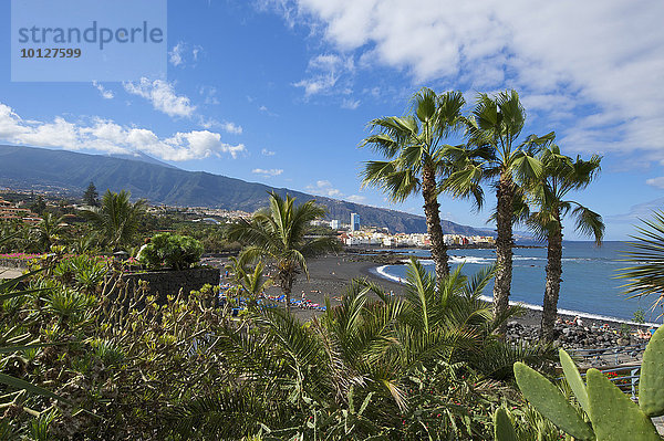 Strand  Playa Jardin mit Teide in Puerto de la Cruz  Teneriffa  Kanarische Inseln  Spanien  Europa