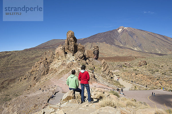 Touristen  Los Roques im Parque Nacional del Teide  Teneriffa  Kanarische Inseln  Spanien  Europa