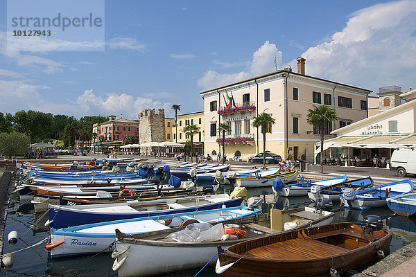 Hafen von Bardolino am Gardasee  Bardolino  Gardasee  Italien  Europa