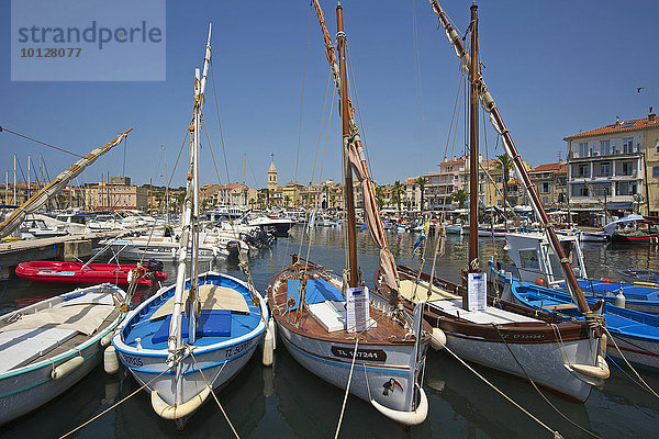Hafen mit historischen Booten  Côte d?Azur  Sanary-sur-Mer  Département Var  Region Provence-Alpes-Côte d?Azur  Frankreich  Europa
